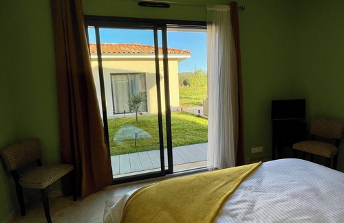 Tour-de-Faure Bed & Breakfast | Eternal Love Room