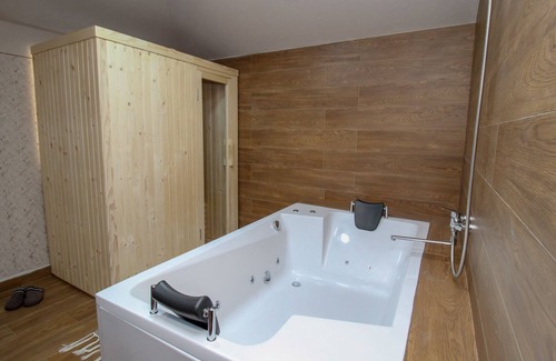 Pale Apartment | Ethno Village Dolina Mira - One Bedroom Holiday Home (Drina)