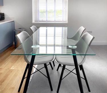 Windsor Apartment | Eton, Windsor - 2 Bedroom Second Floor Apartment - With Parking
