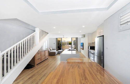 Ettalong Beach House | Ettalong Beach - Poolside Luxury. Family, pet friendly property 200m from beach.