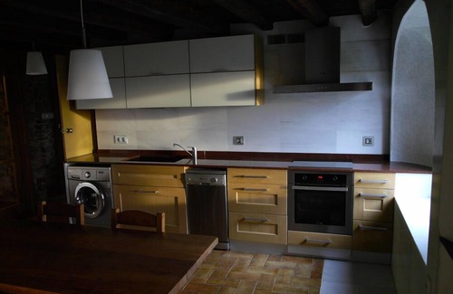 Mallabia Cottage | Etxetxobarri, independent farmhouse with views of the Anboto ridge.