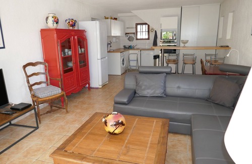 Saint-Cyr-sur-Mer Apartment | 'Eucalyptus,' 3-room apt. on a Provençal villa, 400 m from the sea