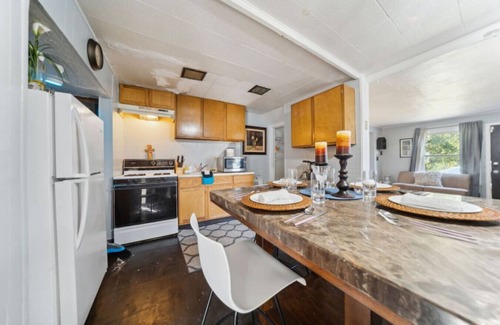 Euclid House | Euclid 3 bedroom 1 bath just 12 min to Cleveland