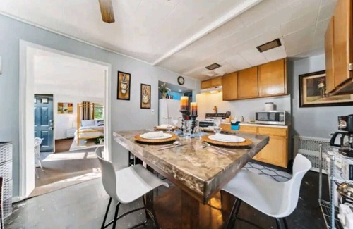 Euclid House | Euclid 3 bedroom 1 bath just 12 min to Cleveland
