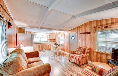 Eufaula Cottage | Eufaula Retreat: Community Pool & Screened Porch!