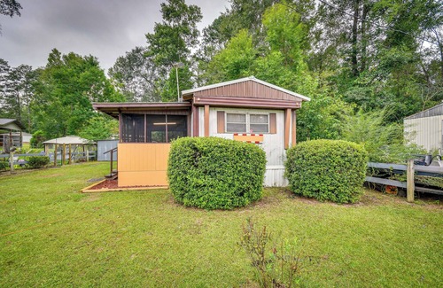 Eufaula Cottage | Eufaula Retreat: Community Pool & Screened Porch!