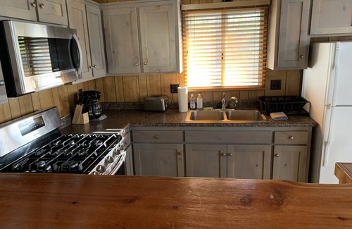 Upper Moonridge House | EV car ready Cabin by Bear Mountain with RV parking.
