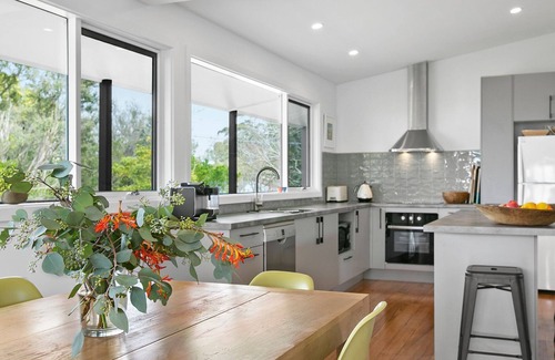 Somers Hotel | Evans Beach Retreat in Somers