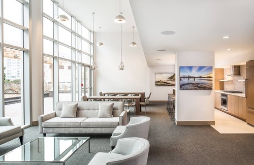 Richmond City Centre Apartment | Eve Richmond l 1 Bedroom + Den