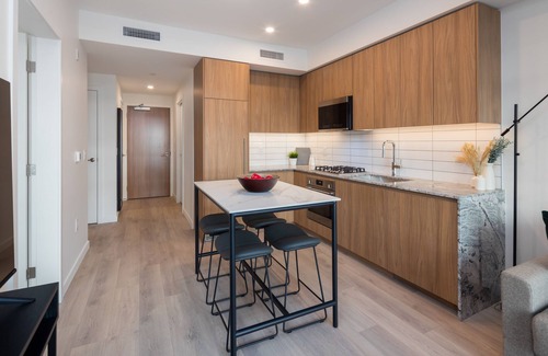 Richmond City Centre Apartment | Eve Richmond l 1 Bedroom + Den