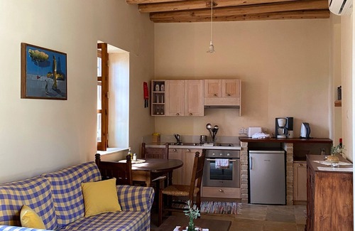 Tochni Apartment | Eveleos Country House