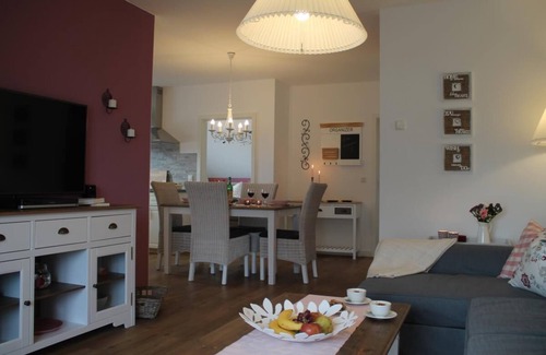 Born auf dem Darss Apartment | Evening sun - balcony, barbecue area, close to the Bodden, Baltic Sea 6km away, washing machine g.G., WLAN