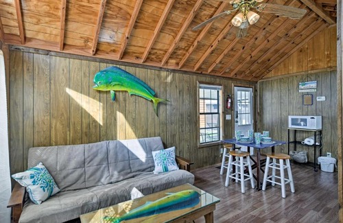 Everglades City House | Everglades City Cabin with Boat Slip and Pool Access!