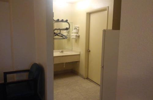 Charter Oak Hotel | Evergreen Inn
