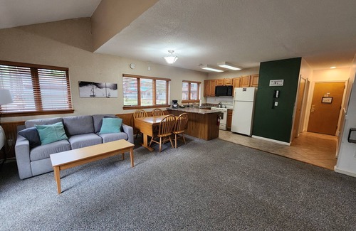 Bartlett Condo | Evergreen Lodge at Attitash Mountain base, ski, hot tubs, pool, WIFI & Fireplace