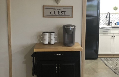 Ina Apartment | Evergreen Lodge newly remodeled studio apartment located close to Rend Lake
