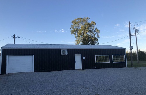 Ina Apartment | Evergreen Lodge newly remodeled studio apartment located close to Rend Lake