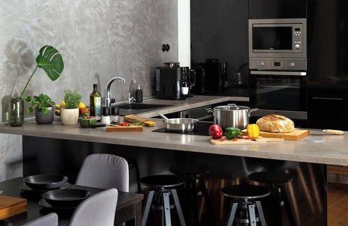 Old Town Apartment | EverGreen ༄ Old Town Design 90m² Apt Sleeps 8 1.5 Bath Baby-Friendly AC༄