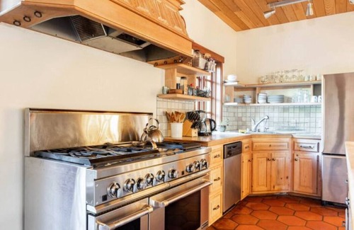 Nevada City House | Everyone is invited—this is a big home for your family, friends, and pets.