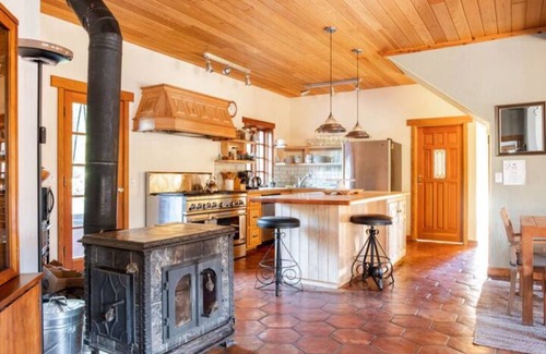 Nevada City House | Everyone is invited—this is a big home for your family, friends, and pets.