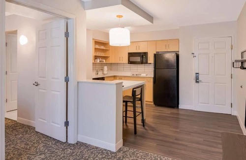 Andover Hotel | Everything You Need For The Perfect Vacation! Pets are Welcome! Parking, Pool!