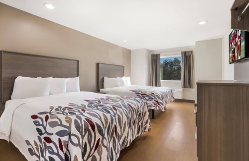 Sulphur Hotel | Everything You Need For The Perfect Vacation! 2 Units, Free Parking, Pets Allowed