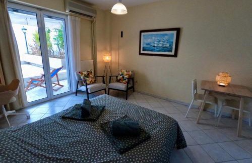 Agios Mamas Apartment | EviaXL Studios