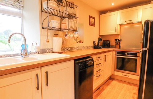 Airton Cottage | EWES LEAP COTTAGE, pet friendly, character holiday cottage in Airton