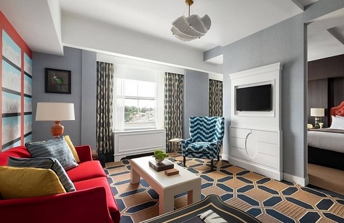 Downtown House | Excellent Choice for Your Next Vacay! 2 Spacious Suites Near RISD Museum!