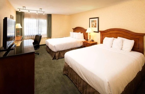 Wenatchee Hotel | Excellent Choice! Pet-friendly Unit, Free Parking, Enjoy in the Swimming Pool!
