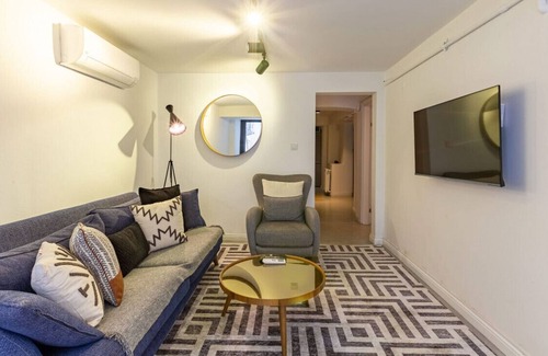 Cihangir Apartment | Excellent Flat with Lovely Backyard in Cihangir