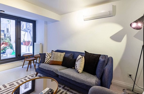 Cihangir Apartment | Excellent Flat with Lovely Backyard in Cihangir