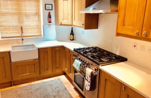 Tarporley House | Excellent Holiday Cottage, Tarporley Village Centre