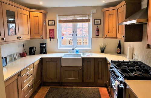 Tarporley House | Excellent Holiday Cottage, Tarporley Village Centre