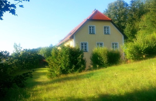Wald Apartment | Excellent living and sleeping .