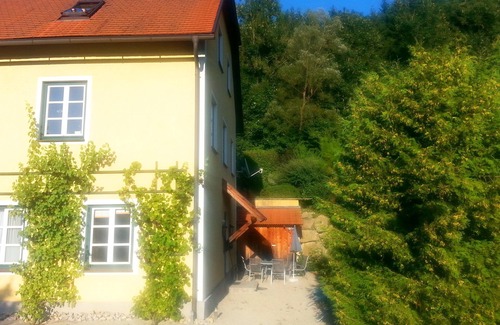 Wald Apartment | Excellent living and sleeping .
