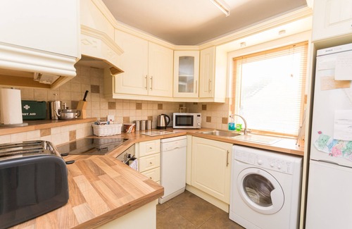 Belfast City Centre Apartment | Excellent Location/Free Parking/4 Beds