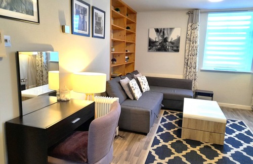 Belfast City Centre Apartment | Excellent Location/Free Parking/4 Beds