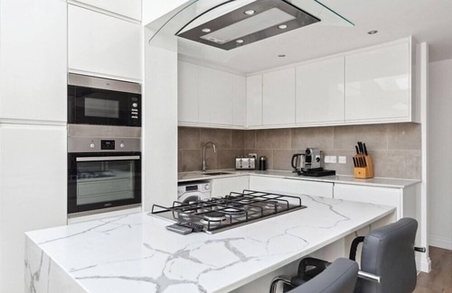 South Richmond Villa | Exceptional 3 Bedroom Family Villa in Richmond