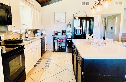 Enchanted Oaks House | Exceptional 4/2 Waterfront Retreat! Ski, R&R, Family Getaway &Ladies Trip