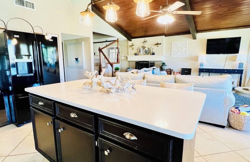 Enchanted Oaks House | Exceptional 4/2 Waterfront Retreat! Ski, R&R, Family Getaway &Ladies Trip