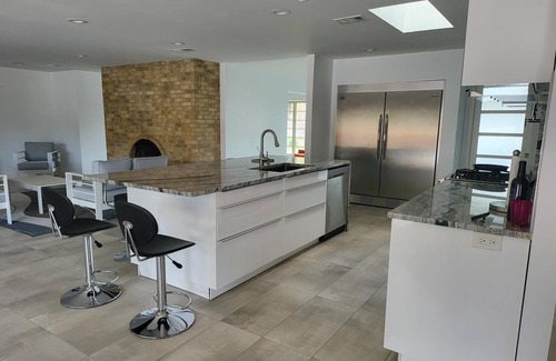 Fort Worth House | Exceptional contemporary w/pool, near stadiums, TCU and hospitals