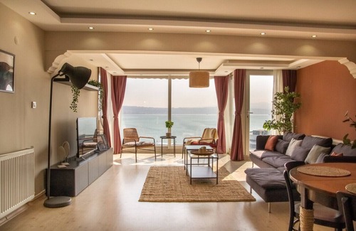 Karsiyaka Apartment | Exceptional Flat with Gorgeous Sea View in Izmir