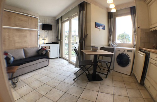 Duingt Apartment | Exceptional location for this cosy studio with terrace ON THE LAKE