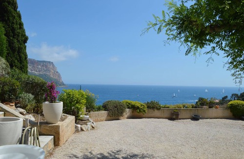 Cassis Villa | Exceptional location with breathtaking views ideal for a couple and 2 children