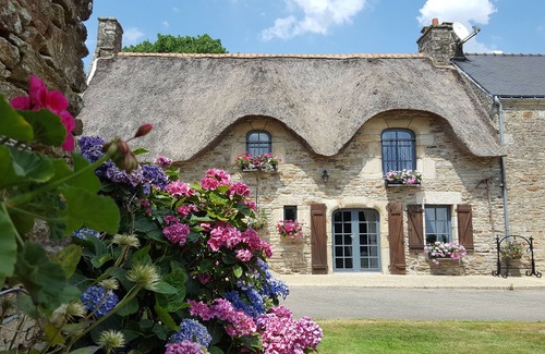 Brandivy House | Exceptional setting in the heart of nature, private pool, sauna!