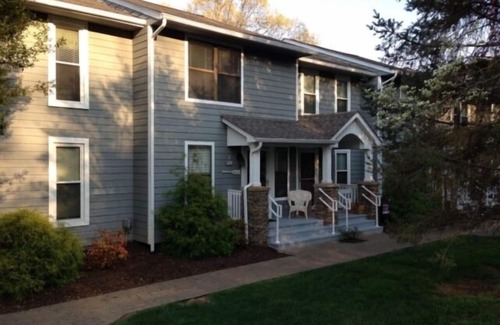 North Shore House | Exceptional townhome with Wifi, 2 kayaks, and amazing sunrises.