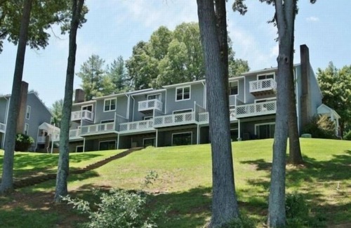 North Shore House | Exceptional townhome with Wifi, 2 kayaks, and amazing sunrises.