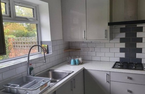 St. Andrew's House | Exciting 4 Bedroom Bungalow in Greater London Sleeps 6