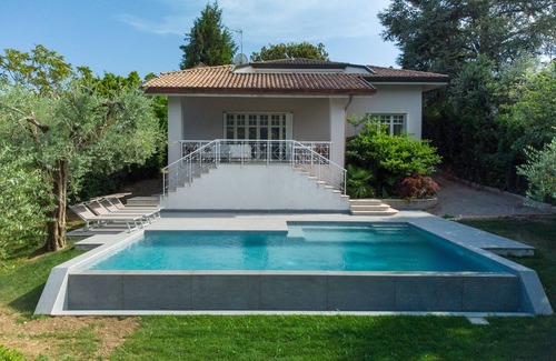 Portese Villa | Exclusive lakefront villa with pool